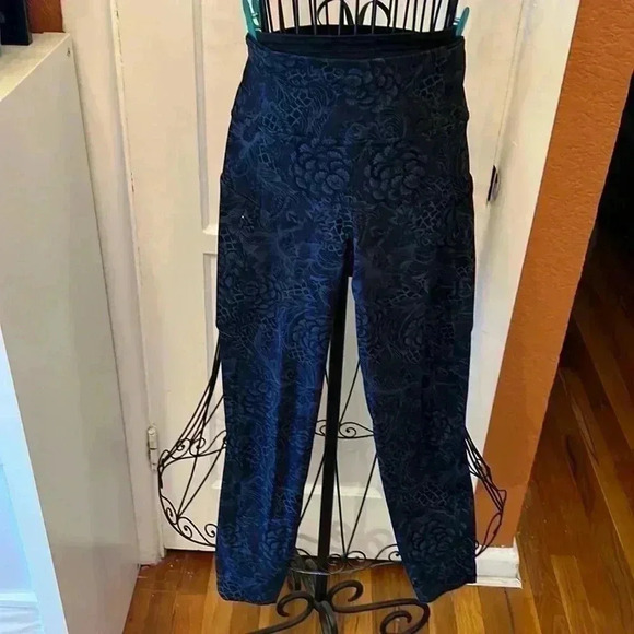 Lululemon Run On Tight (25")-Sz 6 - Picture 1 of 6